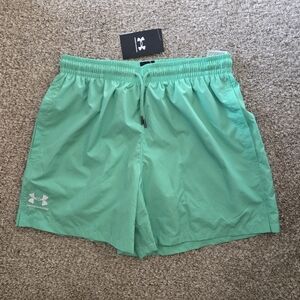 Brand new!! NWT men's Under Armour athletic shorts size Medium